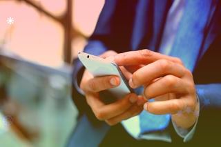 AI新秀面壁智能开源自研大语言模型推出智能对话应用“露卡”